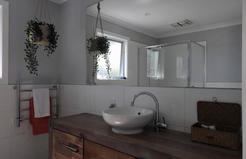 Tootgarook House | Relax with Sun, Sea & Spa in Our Family-Friendly Retreat