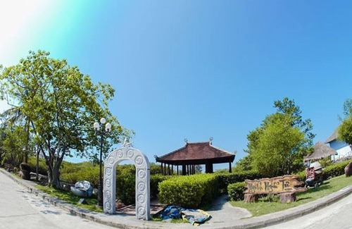 Thuan An House | Serene Sun & Sea Resort: VIP Unit with Lagoon Views