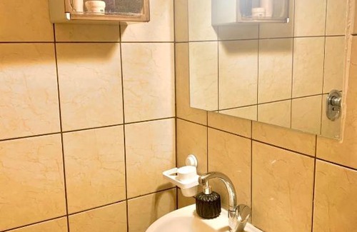 Majdal al-Shams Apartment | Sunset Escape: Family-Friendly Retreat with Great Reviews
