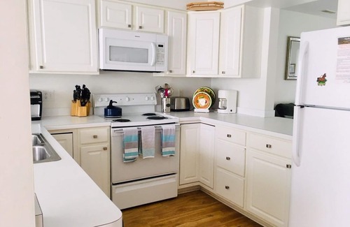 Chincoteague House | Pet-Friendly Sun Singer: 2BR Townhome with Waterview