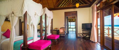 Vilu Reef Resort | Experience Sun Siyam Vilu Reef with Oceanfront Bliss