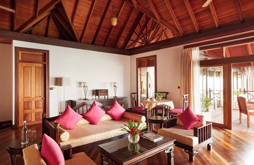 Vilu Reef Resort | Discover the Sun Siyam Vilu Reef: 5-Star Paradise Awaits