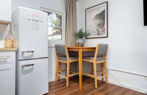 Visalia House | Experience The Sun Suite: Pool, Spa & Near National Parks