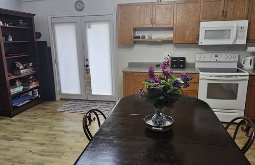 Port Stanley Cottage | Sun Valley Beach House: Pet-Friendly Oasis Minutes from Beach