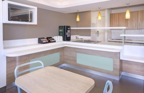 New Redruth Hotel | Budget-Friendly SUN1 Albertson: Ideal Family Getaway