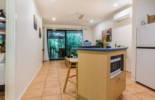 Agnes Water Villa | Relaxing Sunbird Garden Villa with Spa & Pet-Friendly Stay
