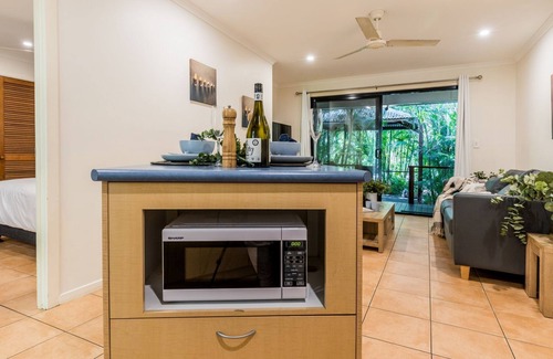 Agnes Water Villa | Relaxing Sunbird Garden Villa with Spa & Pet-Friendly Stay