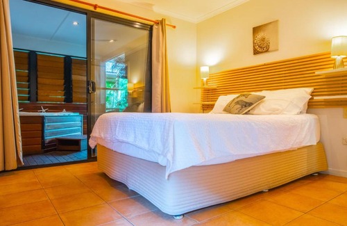 Agnes Water Villa | Relax at Sunbird Gardens: Pet-Friendly Ocean View Oasis