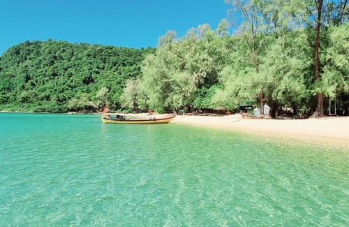 Koh Rong Sanloem Resort | Cozy SunBoo Beach Bungalows with Oceanfront Pool & Pets