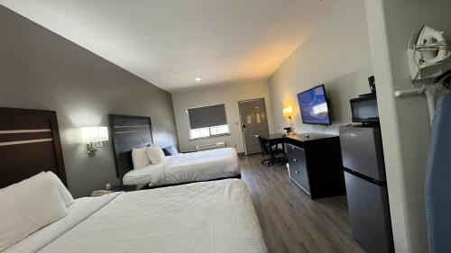 Pleasanton Hotel | Comfortable Sunbridge Inn & Suite for Family Getaways