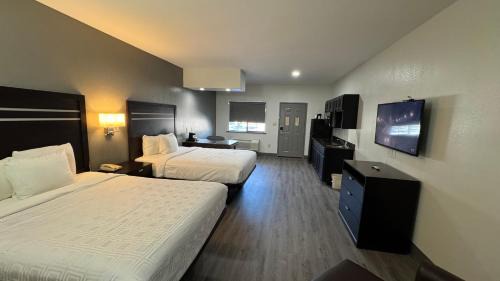 Pleasanton Hotel | Comfortable Sunbridge Inn & Suite for Family Getaways
