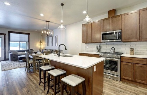 Cle Elum House | Experience Suncadia: 2 Bdrm Townhome with Pool & Spa