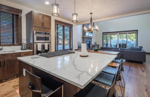 Cle Elum House | Family-Friendly Fun at Suncadia: Games, Pool & Hot Tub