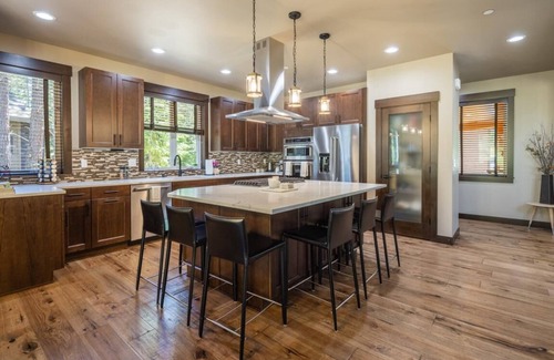 Cle Elum House | Pet Friendly Suncadia Home with Hot Tub & Golf Course Views