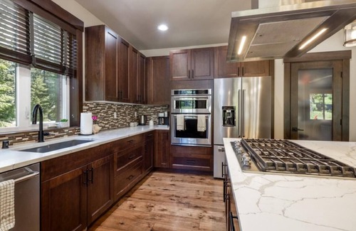 Cle Elum House | Pet Friendly Suncadia Home with Hot Tub & Golf Course Views