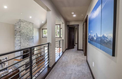 Cle Elum House | Pet Friendly Suncadia Home with Hot Tub & Golf Course Views