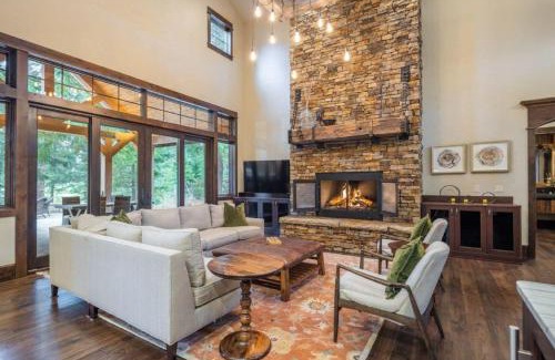 Cle Elum House | Elegant Suncadia Home with Hot Tub & Golf Course Access