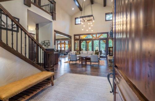 Cle Elum House | Elegant Suncadia Home with Hot Tub & Golf Course Access