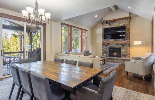 Cle Elum House | Inviting Suncadia Home with Pool Table Overlooking Golf Course