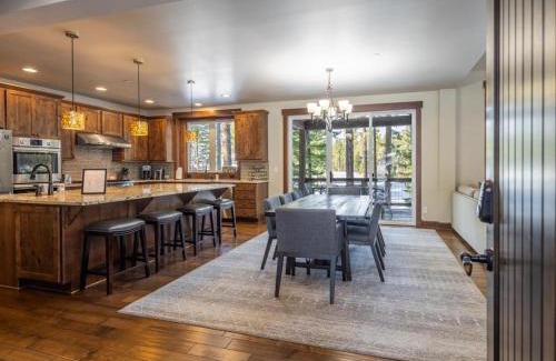 Cle Elum House | Inviting Suncadia Home with Pool Table Overlooking Golf Course