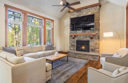 Cle Elum House | Inviting Suncadia Home with Pool Table Overlooking Golf Course