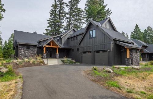 Cle Elum House | Relax at Suncadia: 7 Bedroom Home with Hot Tub & Golf Views