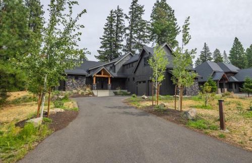 Cle Elum House | Relax at Suncadia: 7 Bedroom Home with Hot Tub & Golf Views