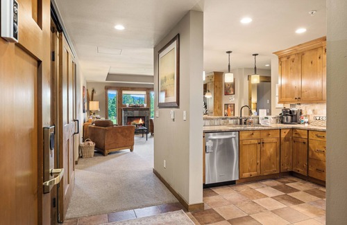Cle Elum Condo | Golf View Condo with Pool, Spa & Hot Tub - 10/10 Rated