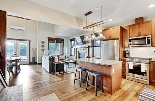 Cle Elum House | Family-Friendly Suncdaia Townhome with Pool and Spa