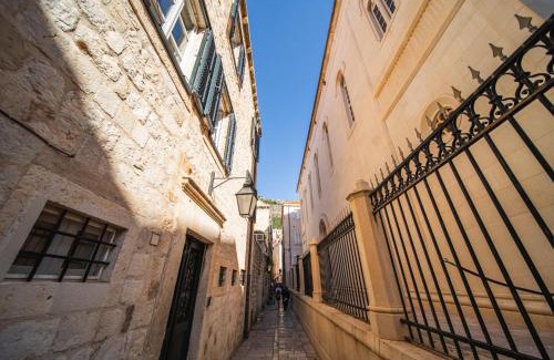 Dubrovnik Old Town Apartment | Oceanfront SUNce Palace Apartments with Top Guest Ratings
