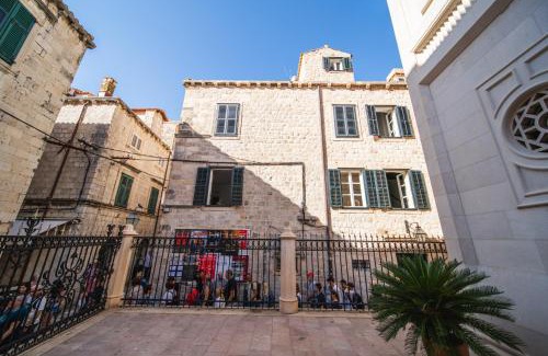 Dubrovnik Old Town Apartment | Oceanfront SUNce Palace Apartments with Top Guest Ratings