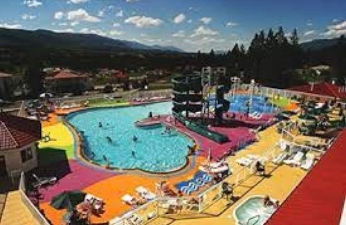 East Kootenay Condo | Relax at Sunchaser Riverside Villas with Pool and Kitchen