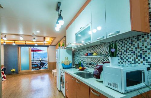 Hadae House | Family-Friendly Suncheon Bay Healing Pension with Kitchen
