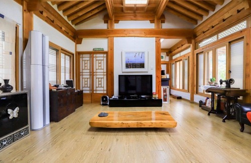Suncheon House | Eco-Friendly Stay at Suncheon Bulbidang Hanok Pension
