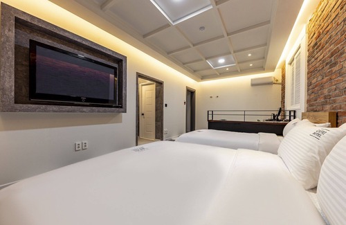 Chorye Hotel | Eco-Friendly Getaway at Suncheon Capri with Hot Tub