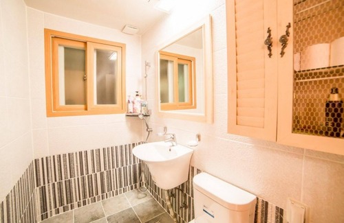 Suncheon House | Eco-Friendly Suncheon Dalbeot Hanok Pension with Breakfast