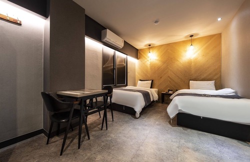 Suncheon Hotel | Eco-Friendly Comfort at Suncheon Hotel THE B with Breakfast