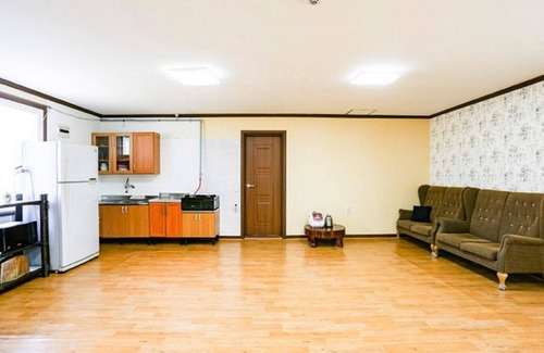 Tangsanmit House | Relax at Suncheon Tomato Village Pension with Pool & Breakfast