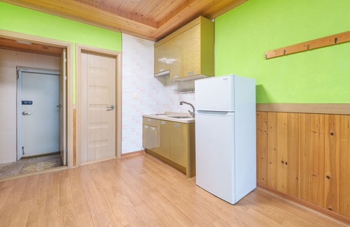 Tarimok House | Family-Friendly Suncheonman Muhan Dojan Pension with Kitchen