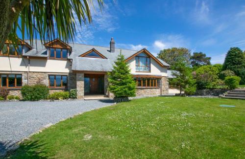 Tresowes House | Experience Sundance: Pet-Friendly Retreat with Pool Access