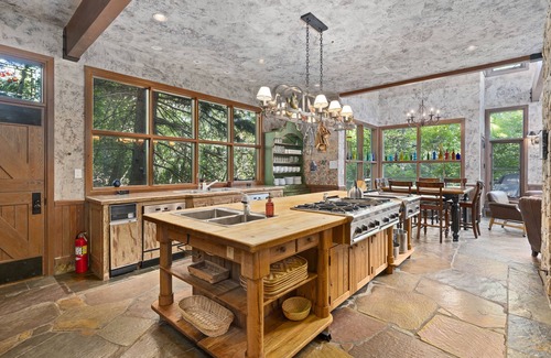 Sundance Cabin | Relaxing Sundance Massive Cabin with Hot Tub and Fireplaces