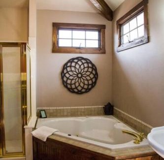 Estes Park House | Cozy Sundance Suite with Fireplace - Pet Friendly Retreat
