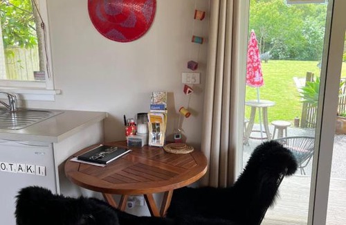 Otaki Bed & Breakfast | Experience Sundari Retreat: 4-Star Ocean View Getaway