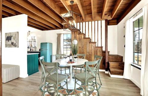 Fredericksburg House | Relaxing Retreat at Sunday Circle: Hot Tub & Wine Trail