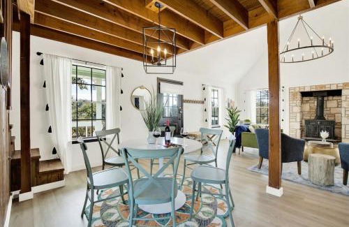 Fredericksburg House | Relaxing Retreat at Sunday Circle: Hot Tub & Wine Trail