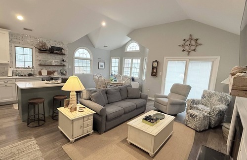 South End Condo | Sunday - Sunday Too Cute.Quite south end of OC- 3 BR -2 bath -PET FRIENDLY