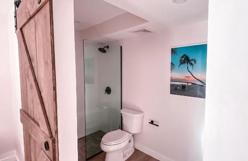 Seven Mile Beach Apartment | Indulge at Sundaze Cayman: Ocean Views & Family Fun!