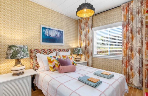 Erowal Bay Cottage | Cozy Sundaze Shack: Pet Friendly with Lake Views