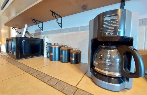Squaw Valley House | Scenic Foothill Retreat: Pet-Friendly Stays by Sequoia NP