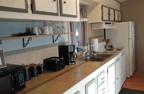 Squaw Valley House | Scenic Foothill Retreat: Pet-Friendly Stays by Sequoia NP